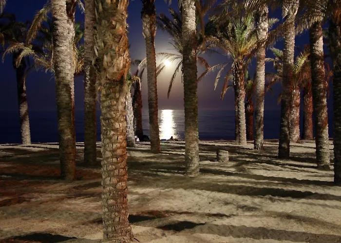 Mara's La Mar - Beachfront Tiny House - 30 M2 Private Terrace Торремолинос