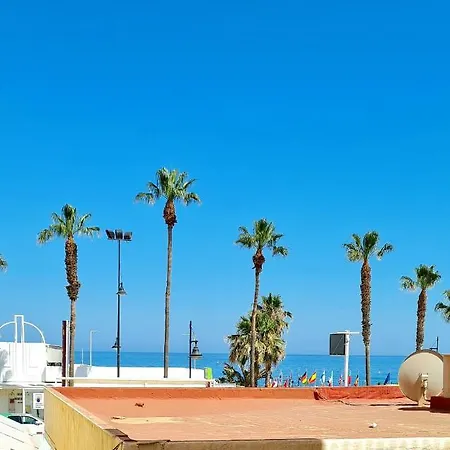 Mara's La Mar - Beachfront Tiny House - 30 M2 Private Terrace * Торремолінос