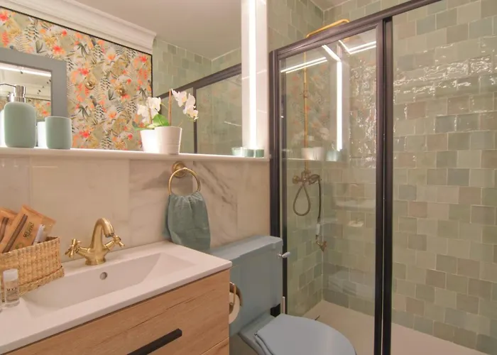 Mara's La Mar - Beachfront Tiny House - 30 M2 Private Terrace Lägenhet Torremolinos